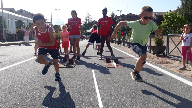 Grande successo per lo stand dell'Atletica Mondovì Acqua S. Bernardo a Ferrone in Fest