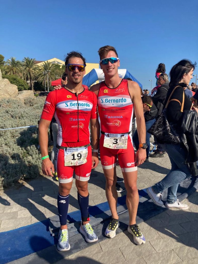 Triatletica Mondovì Acqua S. Bernardo finale di stagione con il botto. Corrado Cavallo secondo assoluto nello Sprint di Savona con Luca Mondino primo di categoria S3.