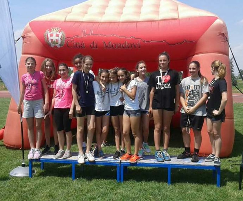 Mondovì 25 maggio Progetto AtleticaMente manifestazione promozionale di atletica per Scuole Medie 500 gli studenti coinvolti per la fase finale al Beila