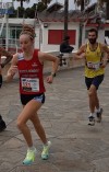Oliva Run_Adele Roatta in azione con alle spalle Fabio Franco Valtanaro